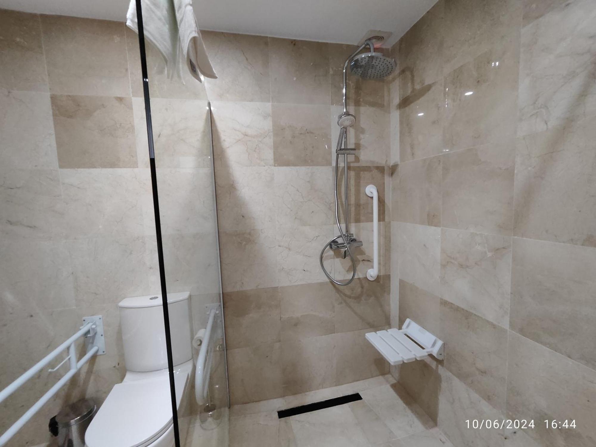 Apartamentos Luxury Playa Victoria Кадис Экстерьер фото
