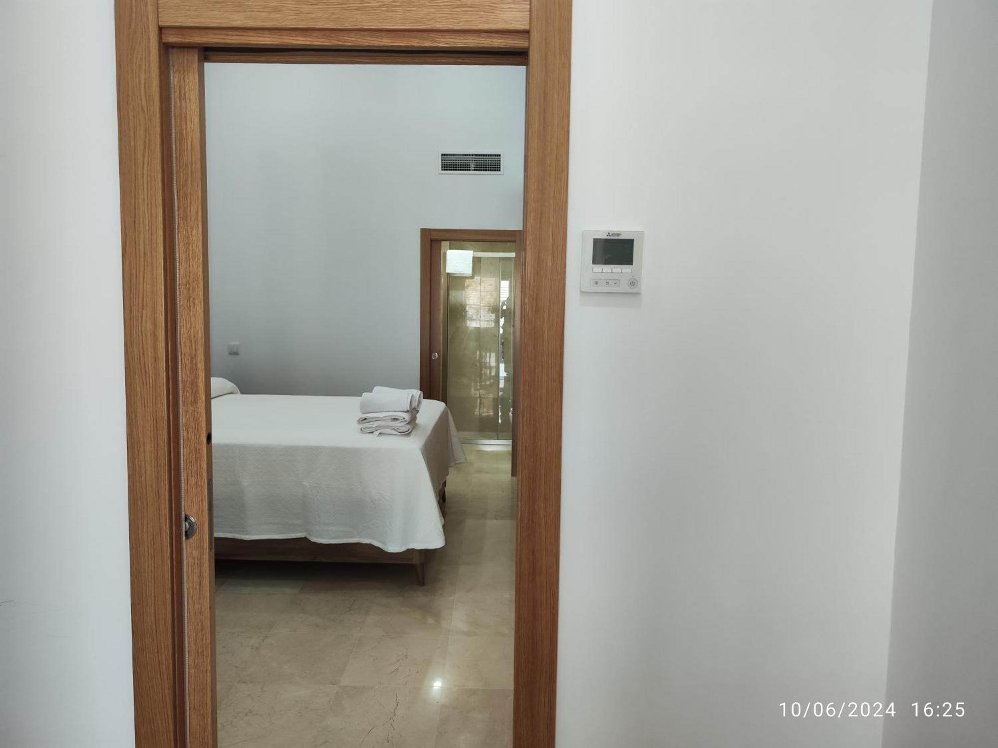 Apartamentos Luxury Playa Victoria Кадис Экстерьер фото